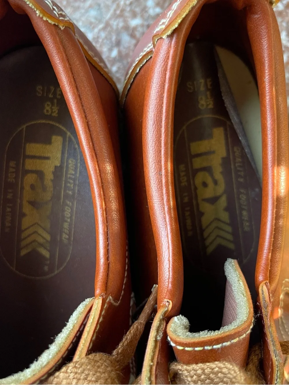 Vintage 1970s Trax Deadstock Leather Moccasin Shoes Size 8.5 Brown New With Tags